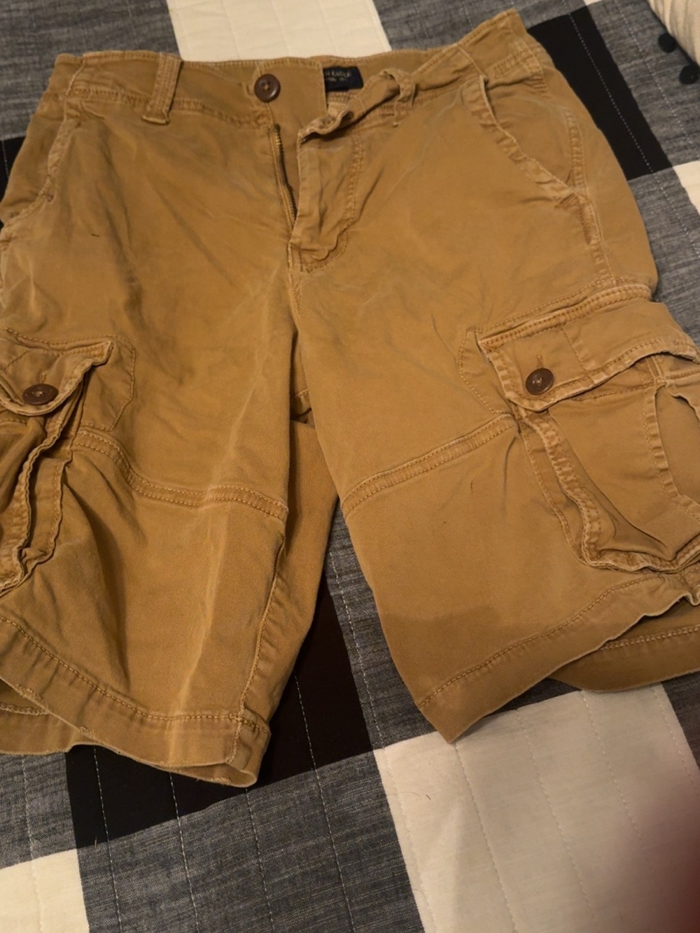 American eagle Men's Cargo Shorts in Tan - Classic Utility Style